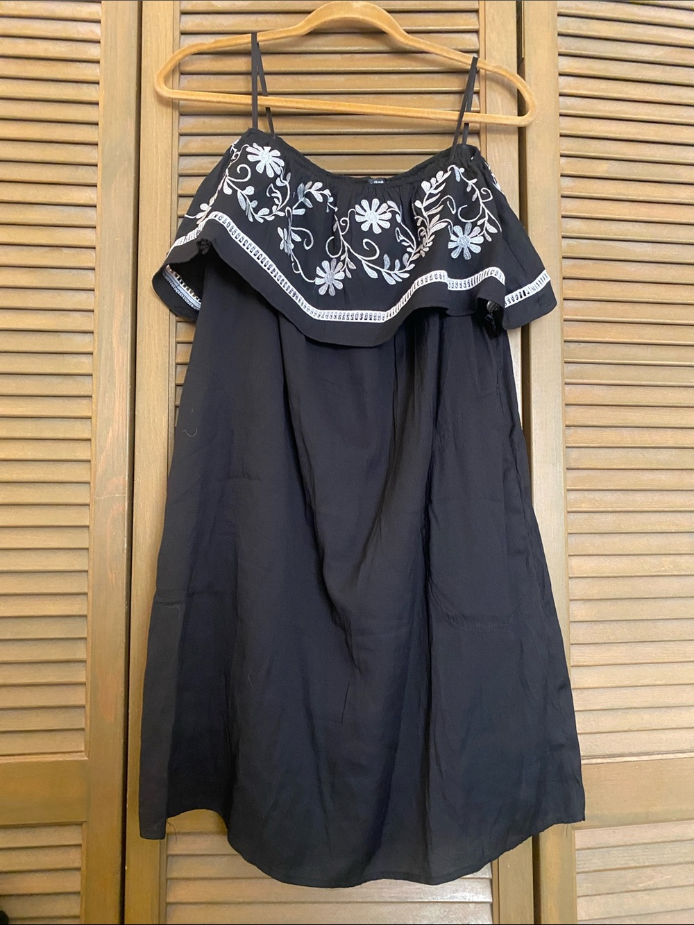 Doe & Rae Black Strapless Dress with White Floral Embroidery